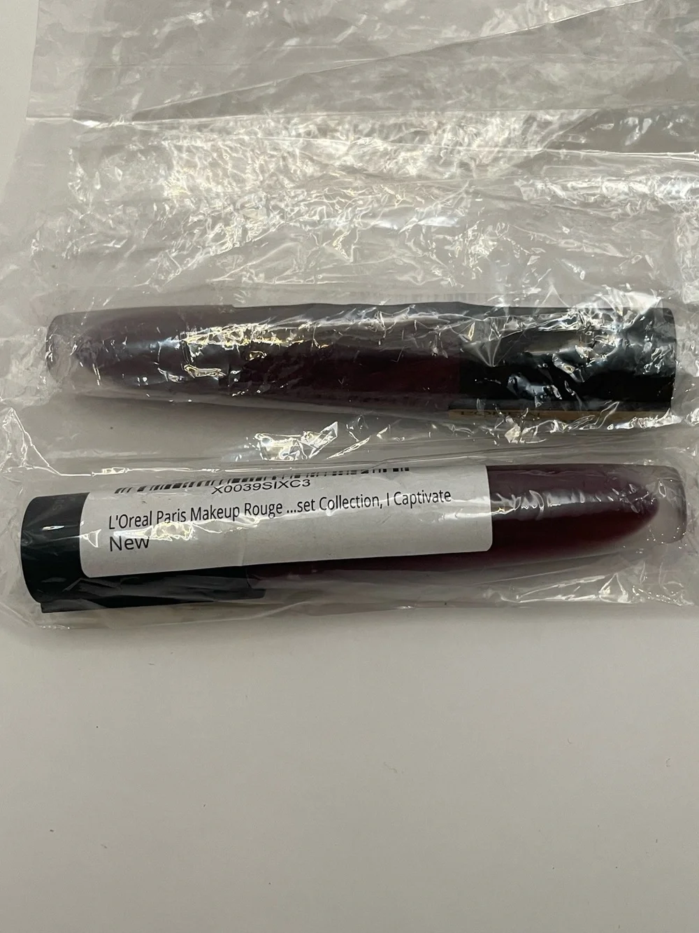 NEW 2 pack L'Oreal Paris Rouge Signature Parisian Collection Captivate Lipstick